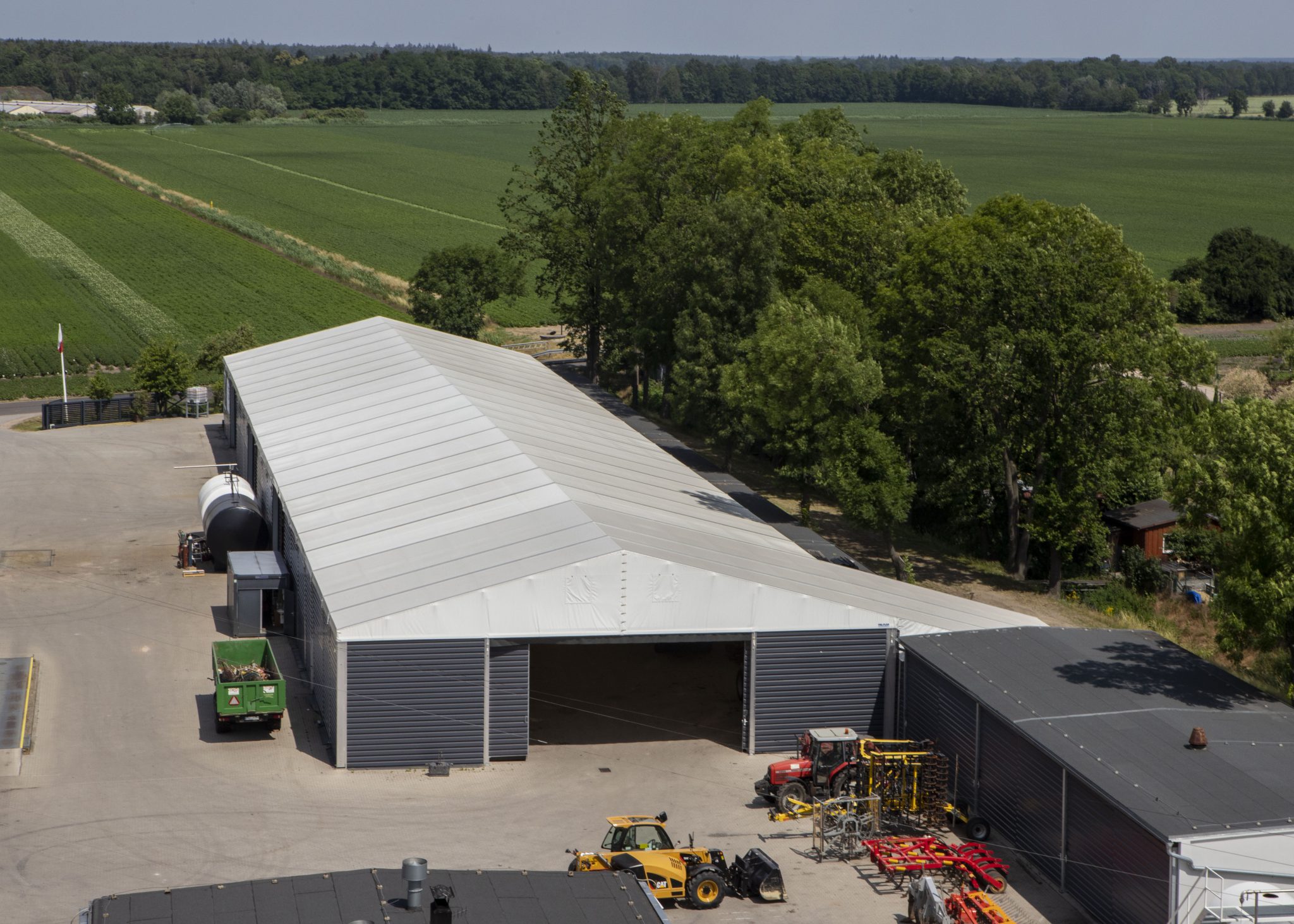 Hangar agricole - structure durable en profilés d'aluminium, montage rapide, structure d'un hangar agricole conçu pour jusqu'à 50 ans d'utilisation
